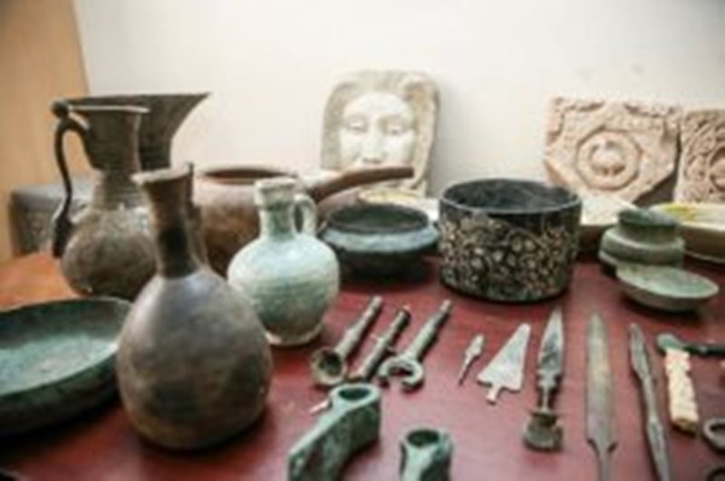 اشیای ساسانی از قاچاقچیان در دشتستان کشف شد