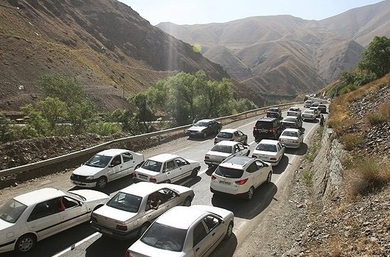ترافیک سنگین در “هراز”/بارش باران در محورهای دو استان