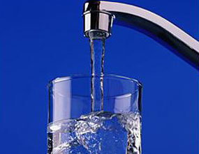 زیاد نوشیدن آب در سحر باعث سوءهاضمه می‌شود