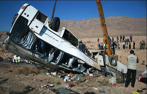 ۳ کشته در حادثه واژگونی اتوبوس یزد – کرمان