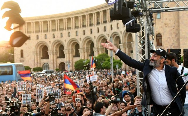 پاشینیان در انتظار رای پارلمان ارمنستان برای نخست وزیری