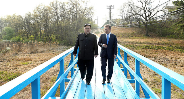 رهبران دو کره برای اولین بار تلفنی گفت‌وگو می‌کنند