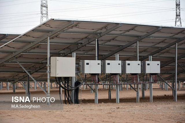 توسعه نیروگاه‌های خورشیدی در اردکان + عکس