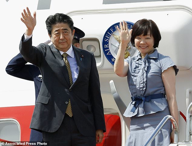 نخست‌وزیر ژاپن برای مذاکره با پوتین عازم روسیه شد