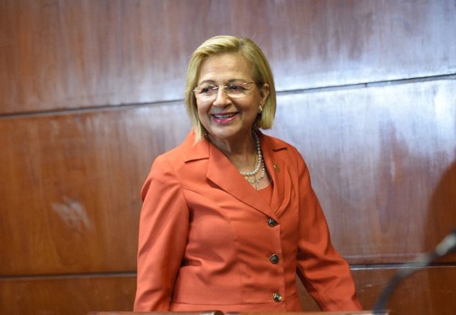 یک زن، رئیس‌جمهوری موقت پاراگوئه می‌شود