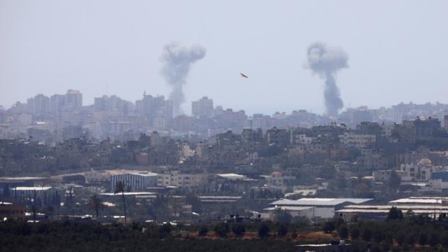 سلسله حملات رژیم صهیونیستی به غزه و پاسخ مقاومت ادامه دارد
