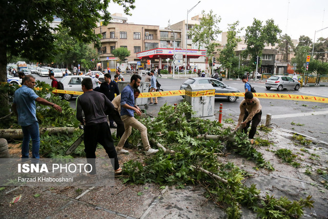 ۷۶ مصدوم و یک تن فوتی در طوفان امروز تهران