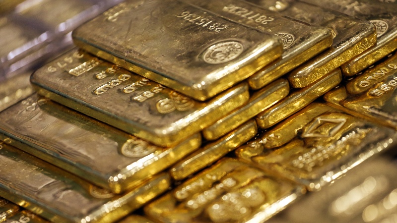 طلا همچنان بیش از ۱۳۰۰ دلار در هر اونس معامله می شود