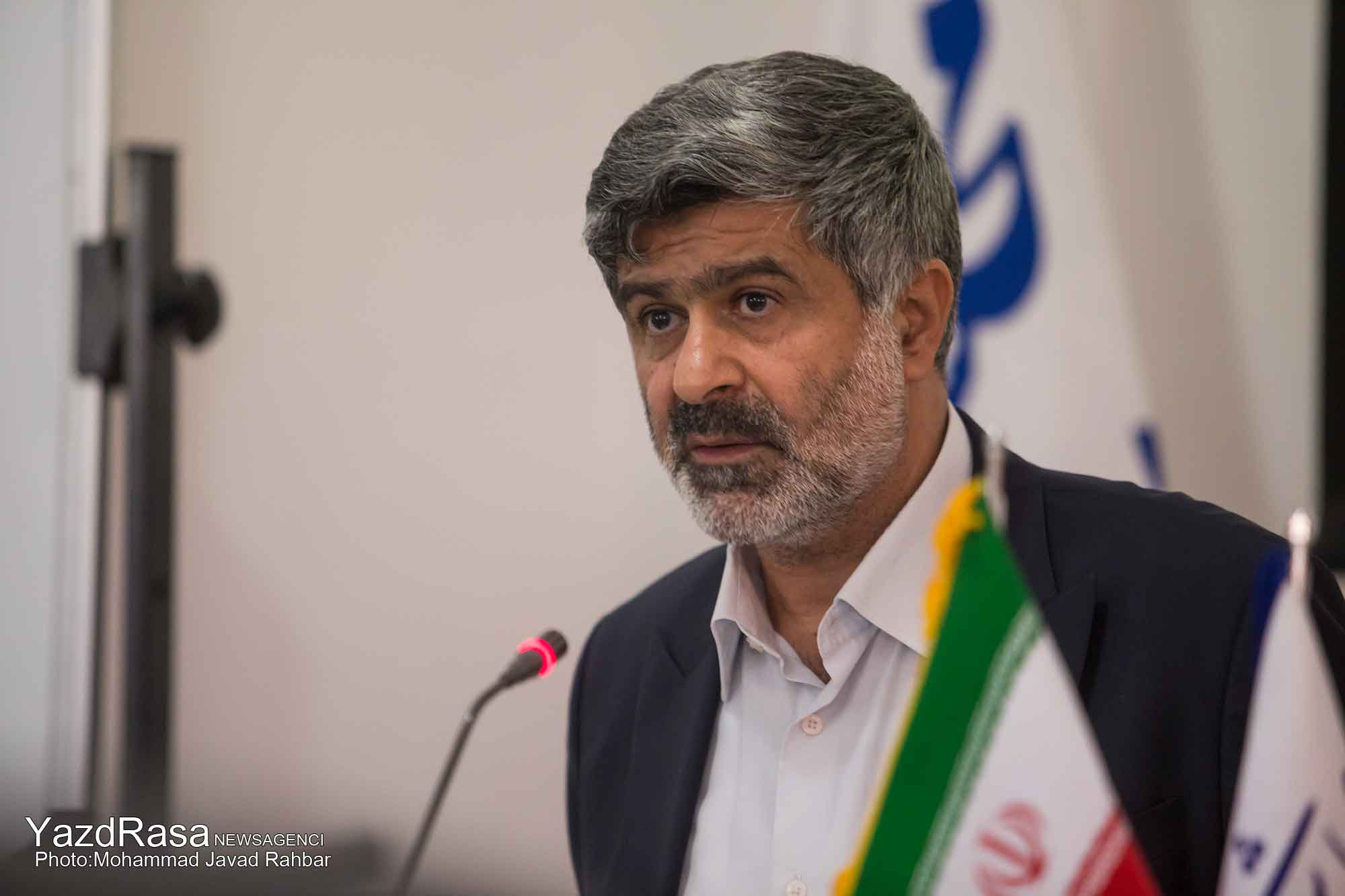 نماینده یزد: مسئولان باید قدر حضور مردم را بدانند