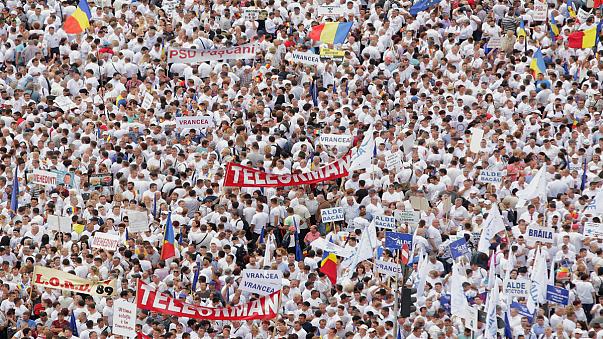 تظاهرات ده‌ها هزار نفر در اعتراض به فساد حاکم بر دستگاه مبارزه با فساد در رومانی
