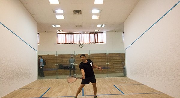 آموزش آشنایی با ورزش اسکواش در باشگاه انقلاب با ورودی رایگان با ۸۰درصد تخفیف