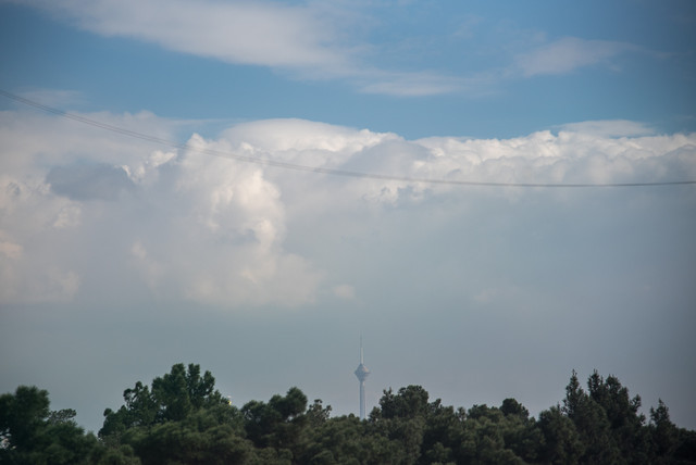 هوای پایتخت سالم است/ وزش باد، غلظت ذرات معلق را در تهران بالا می‌برد