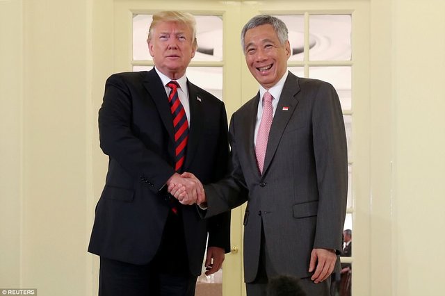 ترامپ هم با نخست وزیر سنگاپور دیدار کرد