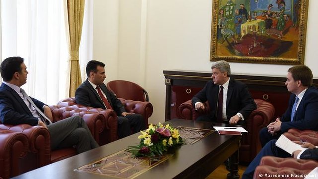 رئیس‌جمهور مقدونیه توافق”فاجعه آمیز” اسمی با یونان را امضا نکرد /تظاهرات اعتراضی در دو کشور