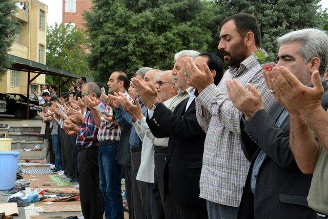 اقامه نماز عید سعید فطر برای نخستین بار در فضای باز انزلی