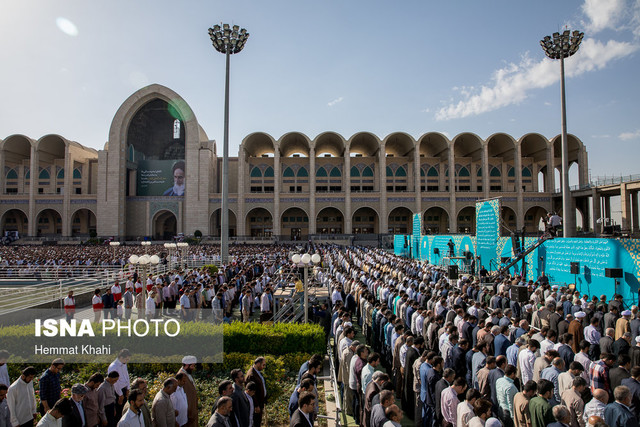 میزبانی شهرداری منطقه ۷ از نمازگزاران عید فطر