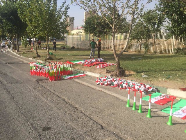 حضور خانواده‌ها در ورزشگاه آزادی ۴ ساعت قبل از بازی ایران – پرتغال + عکس