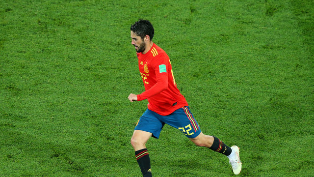 ایسکو بهترین بازیکن دیدار اسپانیا و مراکش