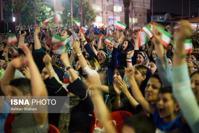 شادی مردم ایران در خیابان ها پس از نمایش چشمگیر تیم ملی