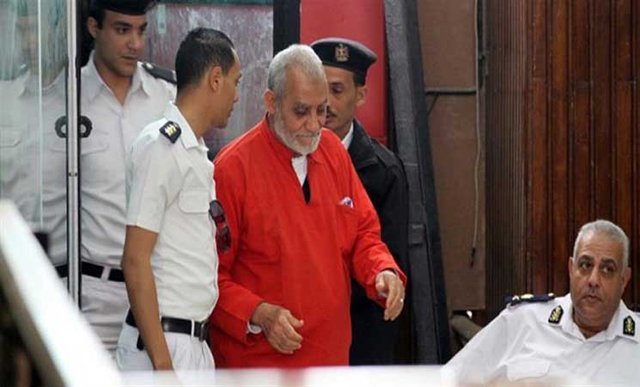 تعویق در اعلام حکم متهمان پرونده “تحصن رابعه العدویه” در مصر