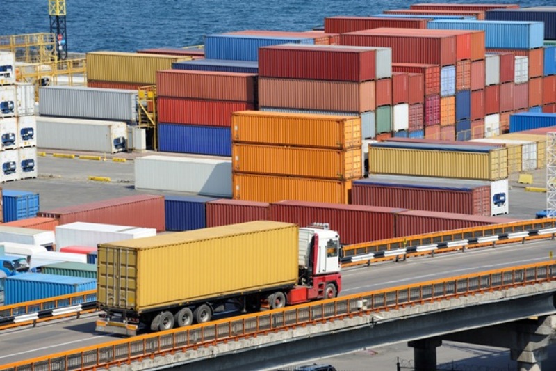 «کاهش واردات» و «افزایش صادرات» در سومین ماه سال ادامه یافت
