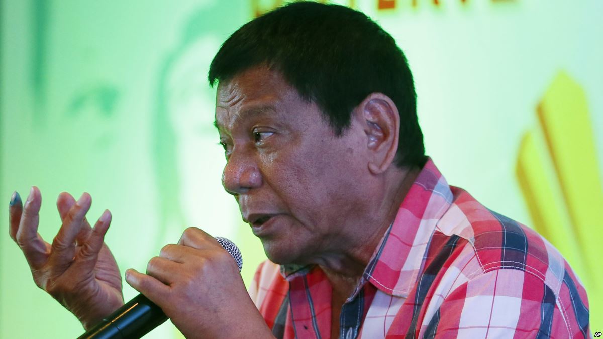 شهردار جنجالی در فیلیپین مقابل دوربین‌های خبرنگاران ترور شد!