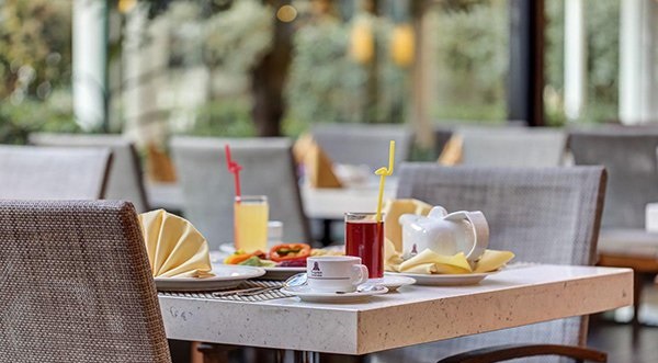 هتل پارسیان انقلاب ویژه سفارش منوی صبحانه سلف سرویس با ۵۰درصد تخفیف