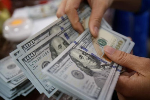 ارز همراه مسافر مشکوک به پولشویی، در بانک بلوکه می‌شود
