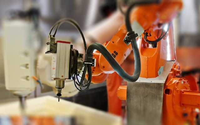 تجاری‌سازی پلت‌فرم ربات‌های صنعتی توسط دانشگاه آزاد قزوین
