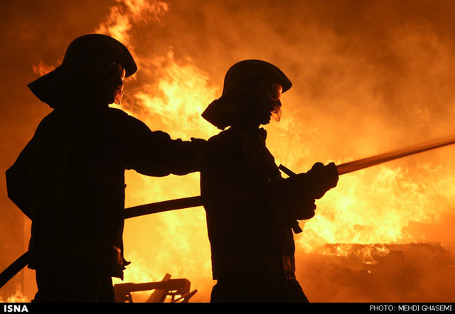 ۶۰ مصدوم در آتش‌سوزی مجتمع مسکونی شهرک راه‌آهن تهران