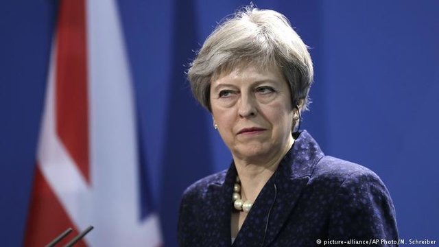 نخست‌وزیر انگلیس قانونگذاران را به برگزاری انتخابات زودهنگام تهدید کرد