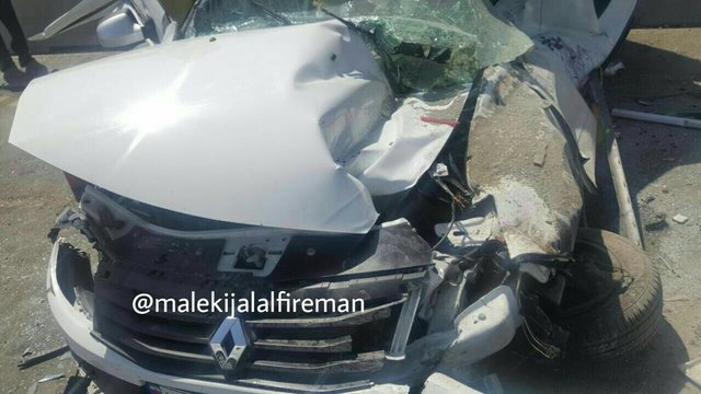 کشته و زخمی شدن ۵ سرباز سپاه زرند در برخورد خودرو با کوه