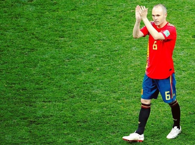 اینیستا از تیم ملی اسپانیا خداحافظی کرد/ دوران با شکوه تمام شد