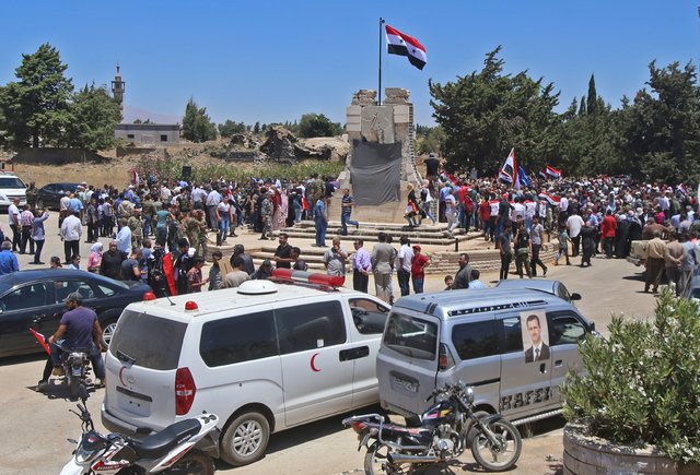 برافراشته شدن پرچم سوریه بر فراز قنیطره و خوشحالی ساکنان