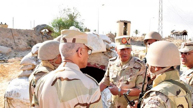 به دنبال انتشار خبر پیوستن افسران مصری به داعش، وزیر دفاع این کشور وارد سینا شد
