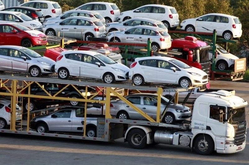 ادعای واردات ۱۰۰ هزار خودرو با تخلف صحت ندارد