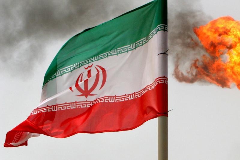 احتمال باقی ماندن ایران در بازارها، قیمت نفت را کاهش داد
