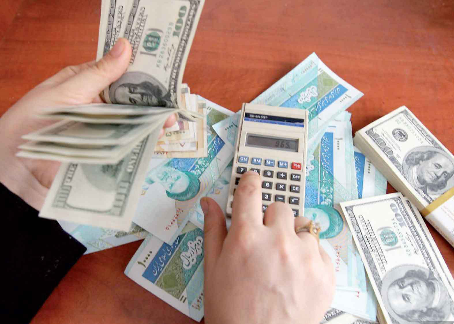 دستورالعمل خرید و فروش ارز در شبکه صرافی‌های مجاز ابلاغ شد