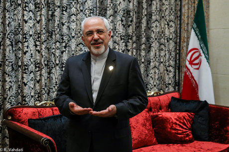 محمد جواد ظریف وزیر امور خارجه ایران در حاشیه‌ی دیدارهایش با وزرای امور خارجه‌ی آذربایجان، قرقیزستان و افغانستان
