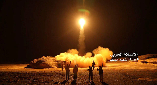 موشک بالستیک انصارالله یمن پادگان سعودی در جیزان را هدف گرفت