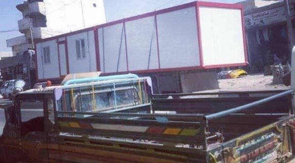 کامیون‌های ترکیه‌ای ده‌ها کانکس و تجهیزات دیگر را به ادلب منتقل کردند