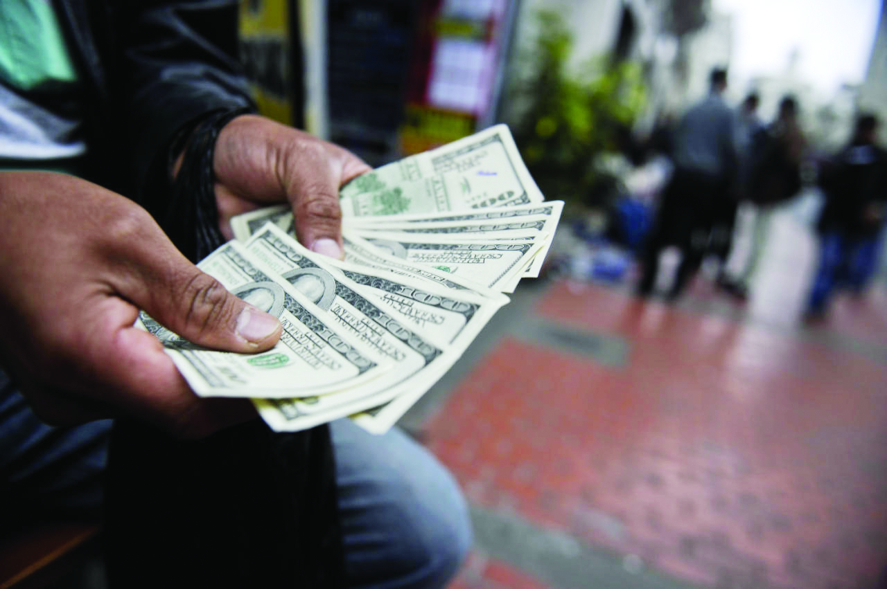 مجوز  واردات  ارز کاغذی به صرافی ها