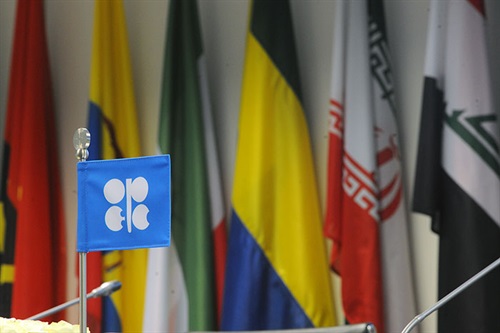 مذاکرات اوپک و هم‌پیمانان برای کاهش تولید احتمالی روزانه ۱٫۴ میلیون بشکه نفت
