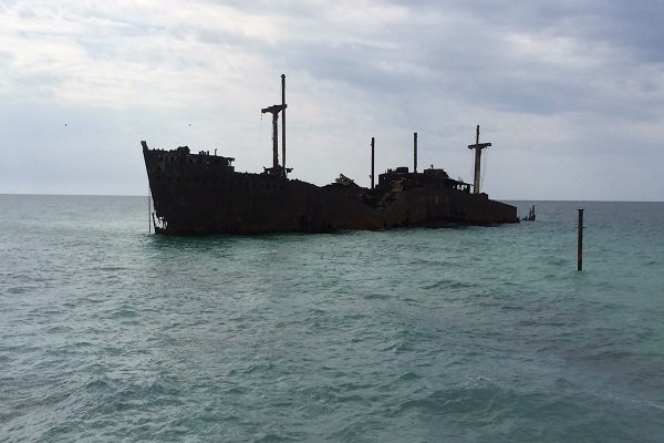 حذف کشتی یونانی از جاذبه های کیش تا چند سال آینده