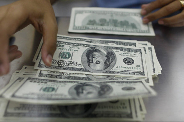 دلار این هفته را درکانال ۱۰ هزار تومان آغاز کرد