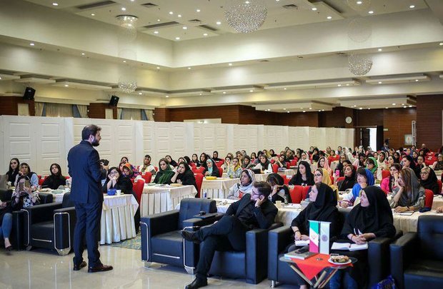 برگزاری نشست تخصصی کارشناسان حوزه مد و لباس استانهای سراسر کشور