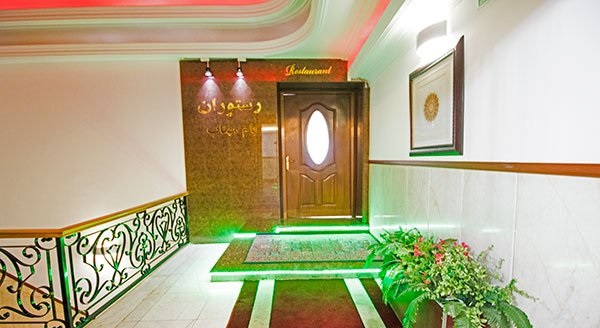 پکیج استثنایی شب یلدا در رستوران بام مهتاب در هتل بزرگ ارم تا ۳۰درصد تخفیف