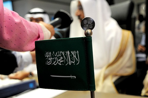 تلاش عربستان برای رساندن قیمت نفت به ۸۰ دلار