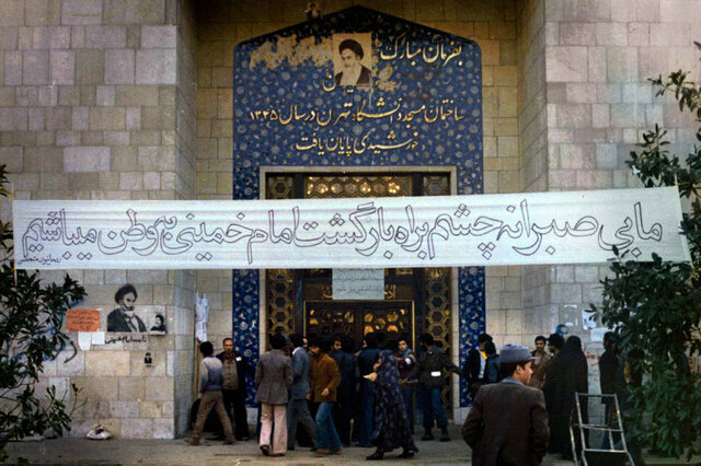 ۱۰ بهمن ۱۳۵۷؛ گسترش تحصن در دانشگاه تهران
