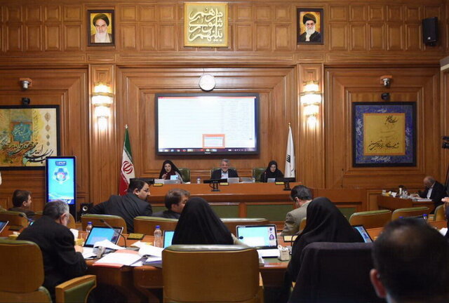 گلایه هاشمی از تأخیر یک ساعته اعضای شورای شهر برای تشکیل جلسه امروز